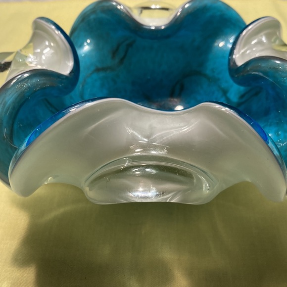 MURANO glass fancy bowl handmade in Italy, turquoise cased in white $89 - Picture 4 of 5
